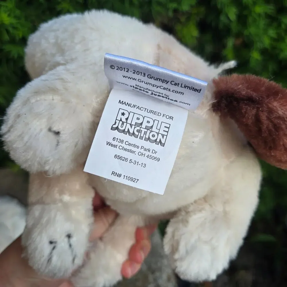 Grumpy Cat stuffed animals by Ganz and Ripple‎ Junction lot of two. Read